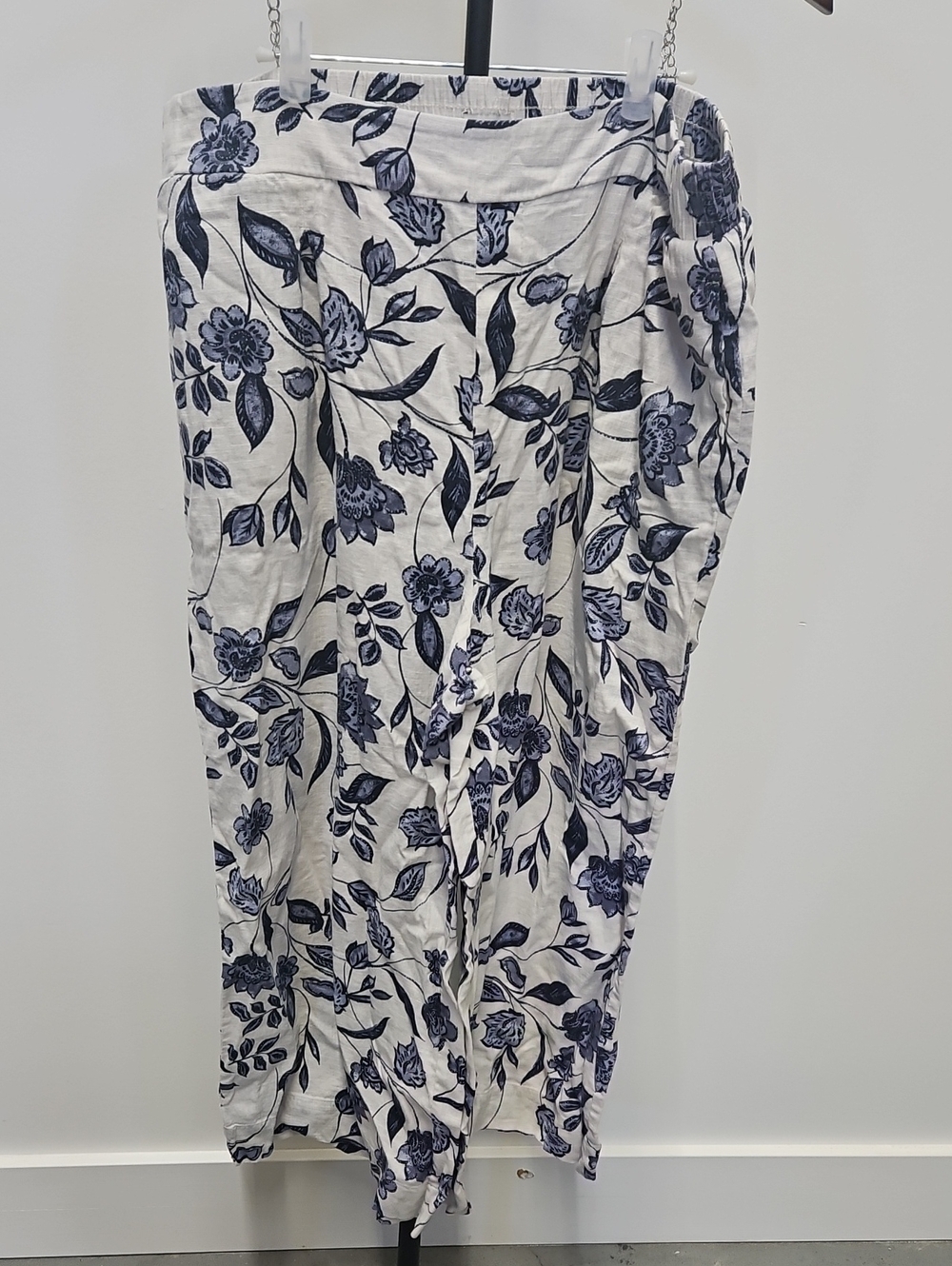 Ella Moss Cropped Linen Blend Cream with Blue Floral Design